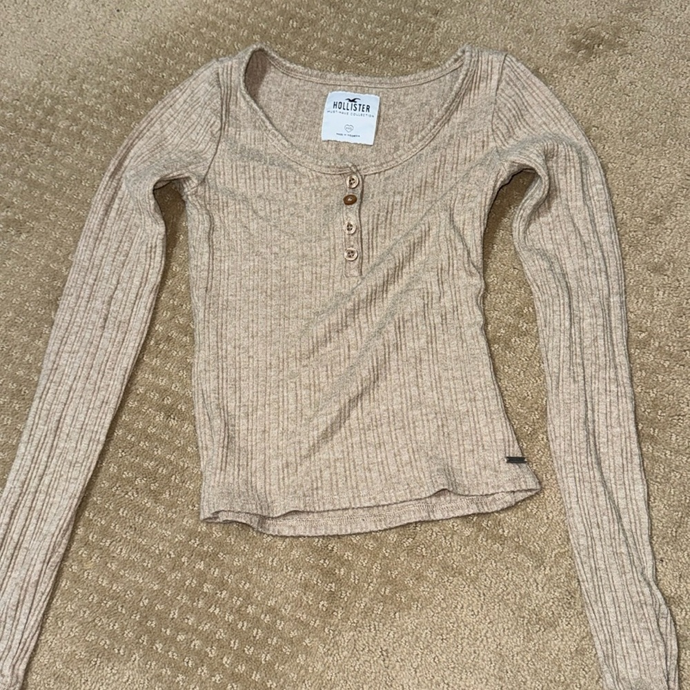 Hollister long sleeve t-shirt